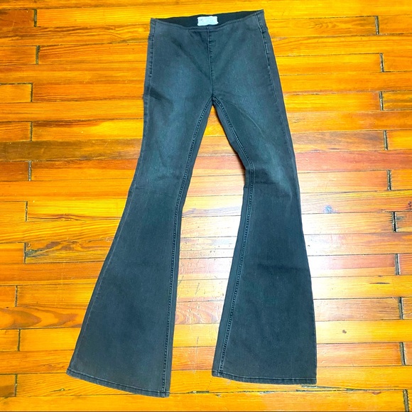 Free People Denim - Free People Gray Wash Bell Bottoms w/Elastic Waist-Sz 26